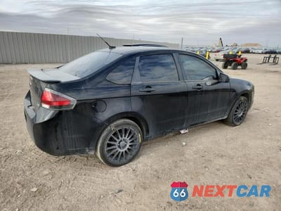 Trzecie zdjęcie samochodu z tyłu: 2010 FORD FOCUS VIN:1FAHP3GN6AW157652 - miniatura