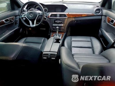 Zdjęcie 8 z 12 samochodu: 2013 MERCEDES-BENZ C 300 4MATIC VIN:WDDGF8AB9DR254258 - miniatura