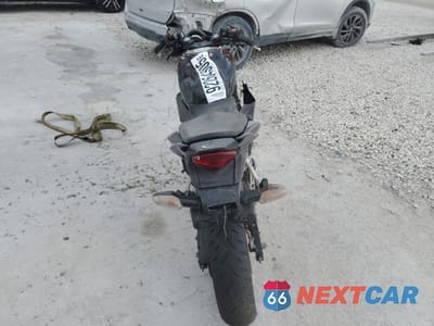 Czwarte zdjęcie samochodu z boku: 2012 HONDA CBR250 R VIN:MLHMC4107C5201493 - miniatura