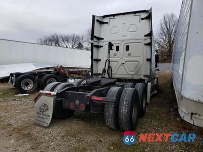 Czwarte zdjęcie samochodu z boku: 2017 FREIGHTLINER CASCADIA 125 VIN:3AKJGLDR9HSHJ4911 - miniatura