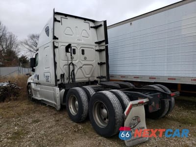 Trzecie zdjęcie samochodu z tyłu: 2017 FREIGHTLINER CASCADIA 125 VIN:3AKJGLDR9HSHJ4911 - miniatura