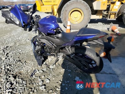 Trzecie zdjęcie samochodu z tyłu: 2023 YAMAHA YZFR3 A VIN:MH3RH18Y1PK011184 - miniatura