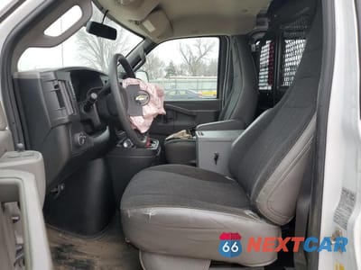 Zdjęcie 7 z 12 samochodu: 2020 CHEVROLET EXPRESS G2500 VIN:1GCWGAFG8L1271029 - miniatura
