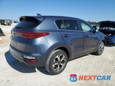 Trzecie zdjęcie samochodu z tyłu: 2020 KIA SPORTAGE LX VIN:KNDPM3AC2L7681139 - miniatura