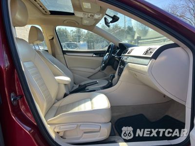 Piąte zdjęcie samochodu w środku: 2015 VOLKSWAGEN PASSAT SE VIN:1VWBT7A3XFC003753 - miniatura