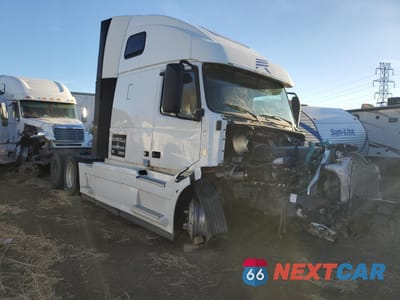 2016 VOLVO VN VNL 4V4NC9EHXGN961058 - główne zdjęcie licytacji z USA - miniatura