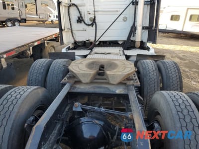 Zdjęcie 6 z 10 samochodu: 2016 VOLVO VN VNL VIN:4V4NC9EHXGN961058 - miniatura