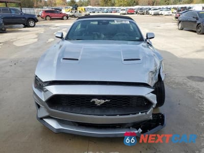 Piąte zdjęcie samochodu w środku: 2023 FORD MUSTANG VIN:1FATP8UHXP5100584 - miniatura