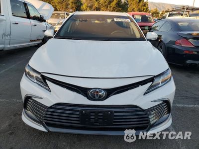 Piąte zdjęcie samochodu w środku: 2022 TOYOTA CAMRY LE VIN:4T1R11AK8NU679280 - miniatura
