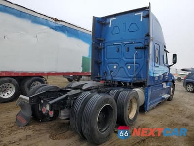 Czwarte zdjęcie samochodu z boku: 2020 FREIGHTLINER CASCADIA 126 VIN:1FUJHHDRXLLKS3663 - miniatura