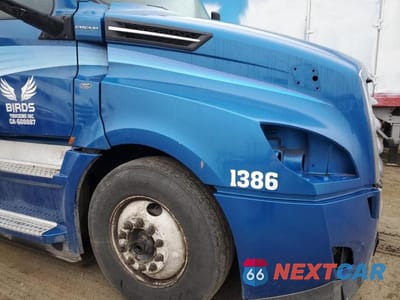Zdjęcie 9 z 10 samochodu: 2020 FREIGHTLINER CASCADIA 126 VIN:1FUJHHDRXLLKS3663 - miniatura