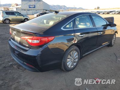 Trzecie zdjęcie samochodu z tyłu: 2017 HYUNDAI SONATA HYBRID VIN:KMHE24L31HA065065 - miniatura