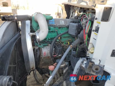 Zdjęcie 7 z 10 samochodu: 2016 VOLVO VN VNL VIN:4V4NC9EHXGN961058 - miniatura