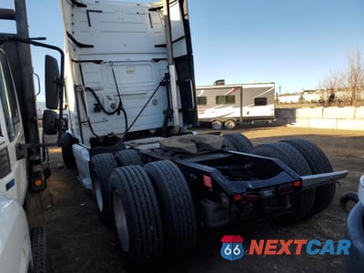 Trzecie zdjęcie samochodu z tyłu: 2016 VOLVO VN VNL VIN:4V4NC9EHXGN961058 - miniatura