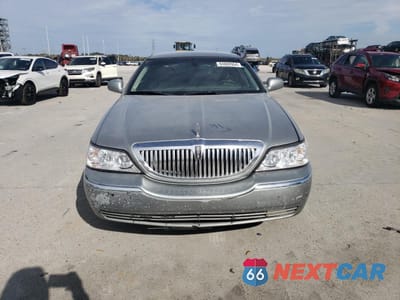 Piąte zdjęcie samochodu w środku: 2006 LINCOLN TOWN CAR SIGNATURE VIN:1LNHM81V16Y614156 - miniatura