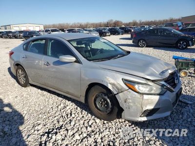 Czwarte zdjęcie samochodu z boku: 2016 NISSAN ALTIMA 2.5 VIN:1N4AL3AP3GC132306 - miniatura