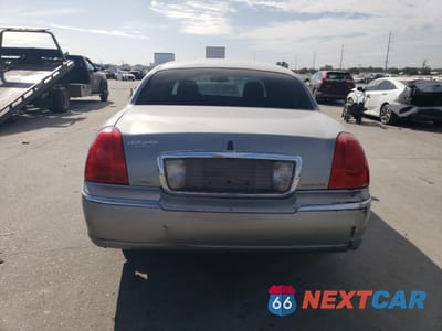 Zdjęcie 6 z 15 samochodu: 2006 LINCOLN TOWN CAR SIGNATURE VIN:1LNHM81V16Y614156 - miniatura