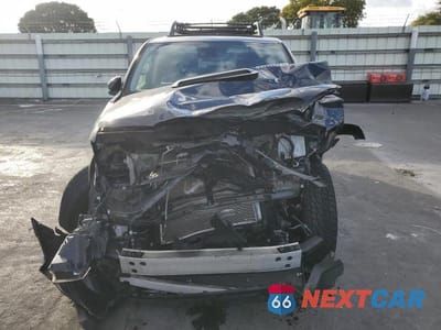 Piąte zdjęcie samochodu w środku: 2022 TOYOTA 4RUNNER SR5 PREMIUM VIN:JTELU5JR8N6085326 - miniatura