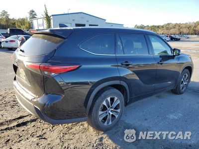 Trzecie zdjęcie samochodu z tyłu: 2022 TOYOTA HIGHLANDER XLE VIN:5TDGZRAH5NS549002 - miniatura