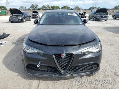 Piąte zdjęcie samochodu w środku: 2017 ALFA ROMEO GIULIA TI Q4 VIN:ZARFAEEN8H7557451 - miniatura