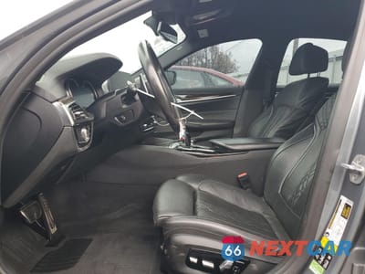 Zdjęcie 7 z 15 samochodu: 2018 BMW M550XI VIN:WBAJB9C54JB286707 - miniatura