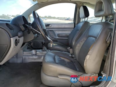 Zdjęcie 7 z 14 samochodu: 2001 VOLKSWAGEN NEW BEETLE GLX VIN:3VWDD21C61M462357 - miniatura