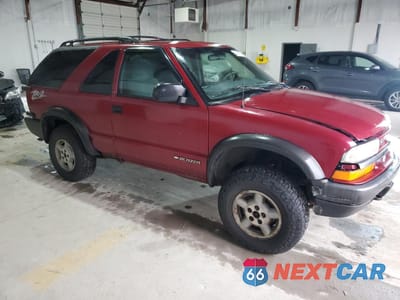 Czwarte zdjęcie samochodu z boku: 2000 CHEVROLET BLAZER VIN:1GNCT18W4YK199435 - miniatura