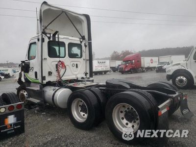 Trzecie zdjęcie samochodu z tyłu: 2021 FREIGHTLINER CASCADIA 116 VIN:3AKJHTDV8MSMR0242 - miniatura