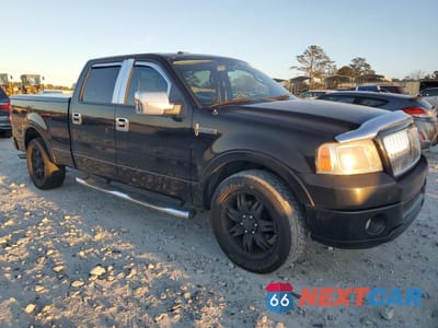 Czwarte zdjęcie samochodu z boku: 2007 LINCOLN MARK LT VIN:5LTPW16537FJ07571 - miniatura