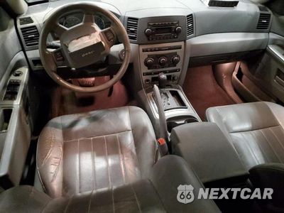 Zdjęcie 8 z 12 samochodu: 2007 JEEP GRAND CHEROKEE LAREDO VIN:1J8GR48K77C551660 - miniatura