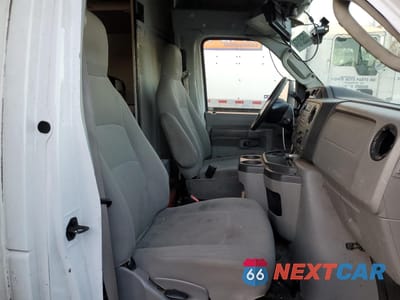 Zdjęcie 11 z 15 samochodu: 2016 FORD ECONOLINE E350 SUPER DUTY CUTAWAY VAN VIN:1FDWE3FL1GDC39439 - miniatura