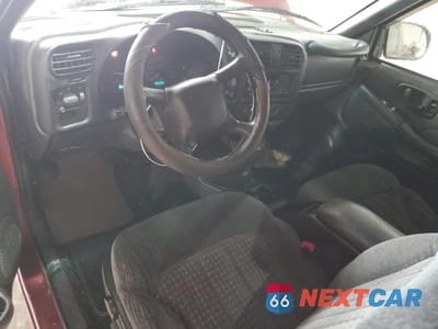 Zdjęcie 8 z 15 samochodu: 2000 CHEVROLET BLAZER VIN:1GNCT18W4YK199435 - miniatura