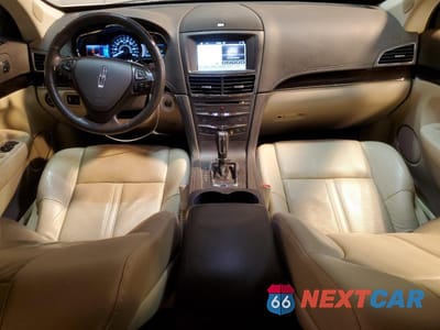 Zdjęcie 8 z 16 samochodu: 2016 LINCOLN MKT VIN:2LMHJ5AT1GBL01102 - miniatura