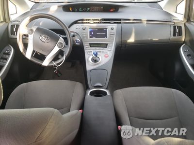 Zdjęcie 8 z 16 samochodu: 2013 TOYOTA PRIUS VIN:JTDKN3DU7D5684370 - miniatura
