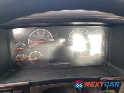 Zdjęcie 8 z 10 samochodu: 2014 VOLVO VN VNL VIN:4V4NC9EG1EN159308 - miniatura