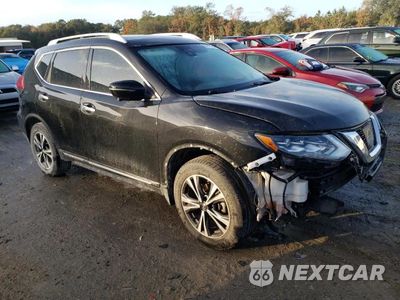 Czwarte zdjęcie samochodu z boku: 2017 NISSAN ROGUE SV VIN:5N1AT2MV8HC880142 - miniatura