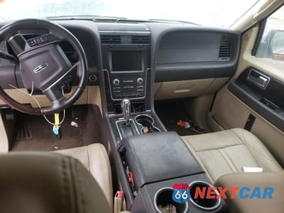 Zdjęcie 8 z 12 samochodu: 2015 LINCOLN NAVIGATOR VIN:5LMJJ2JT0FEJ00674 - miniatura