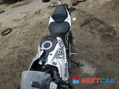 Piąte zdjęcie samochodu w środku: 2024 SUZUKI GSX800 F VIN:JS1EM13B2R7103965 - miniatura