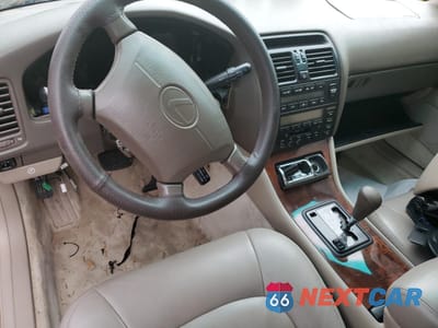 Zdjęcie 8 z 12 samochodu: 1995 LEXUS LS 400 VIN:JT8UF22E9S0020091 - miniatura