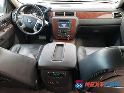 Zdjęcie 8 z 13 samochodu: 2010 CHEVROLET SUBURBAN K1500 LTZ VIN:1GNUKKE38AR179628 - miniatura