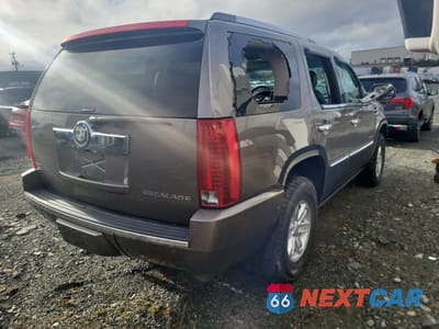Trzecie zdjęcie samochodu z tyłu: 2011 CADILLAC ESCALADE PREMIUM VIN:1GYS4CEF8BR138146 - miniatura