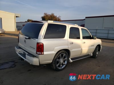 Trzecie zdjęcie samochodu z tyłu: 2002 CADILLAC ESCALADE LUXURY VIN:1GYEC63T12R147085 - miniatura