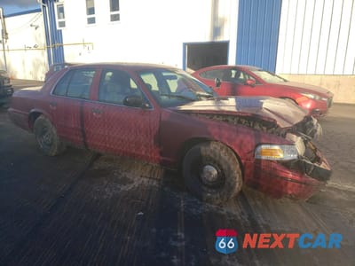 Czwarte zdjęcie samochodu z boku: 2000 FORD CROWN VICTORIA POLICE INTERCEPTOR VIN:2FAFP71W1YX118742 - miniatura