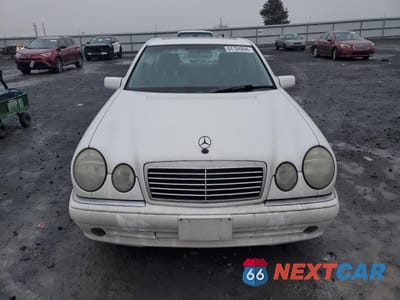 Piąte zdjęcie samochodu w środku: 1999 MERCEDES-BENZ E 430 VIN:WDBJF70H7XA780180 - miniatura