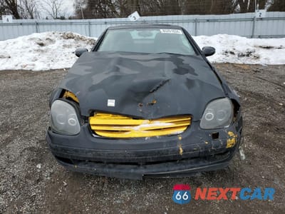 Piąte zdjęcie samochodu w środku: 1998 MERCEDES-BENZ SLK 230 KOMPRESSOR VIN:WDBKK47F7WF068708 - miniatura
