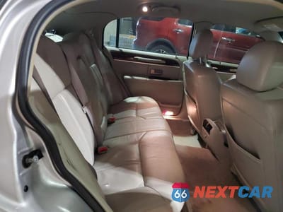 Zdjęcie 10 z 12 samochodu: 2010 LINCOLN TOWN CAR SIGNATURE LIMITED VIN:2LNBL8CV8AX601385 - miniatura