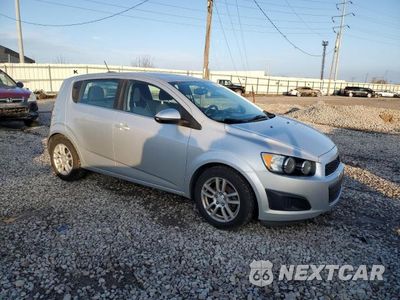Czwarte zdjęcie samochodu z boku: 2015 CHEVROLET SONIC LT VIN:1G1JC6SB0F4128214 - miniatura