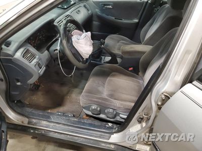 Zdjęcie 7 z 14 samochodu: 2000 HONDA ACCORD LX VIN:1HGCG6551YA103726 - miniatura