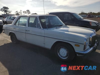 Czwarte zdjęcie samochodu z boku: 1972 MERCEDES-BENZ 240-CLASS VIN:00011511012266108 - miniatura