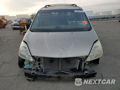 Piąte zdjęcie samochodu w środku: 2004 TOYOTA SIENNA XLE VIN:5TDBA22C04S019238 - miniatura